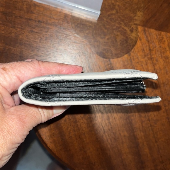 Nicole Miller Wallet 6 x 4 double snap 3 compartments  card& ID holder grey NWOT - Picture 5 of 10